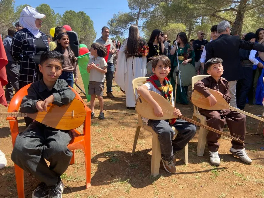 Los kurdos en Damasco celebran el Día Internacional de los Trabajadores en el lago Zarzar