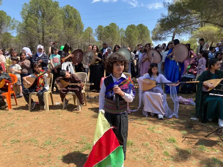 Los kurdos en Damasco celebran el Día Internacional de los Trabajadores en el lago Zarzar
