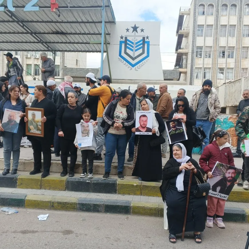 Las cuestiones de Suweyda resurgen: heridos y familias de desaparecidos encabezan protestas populares