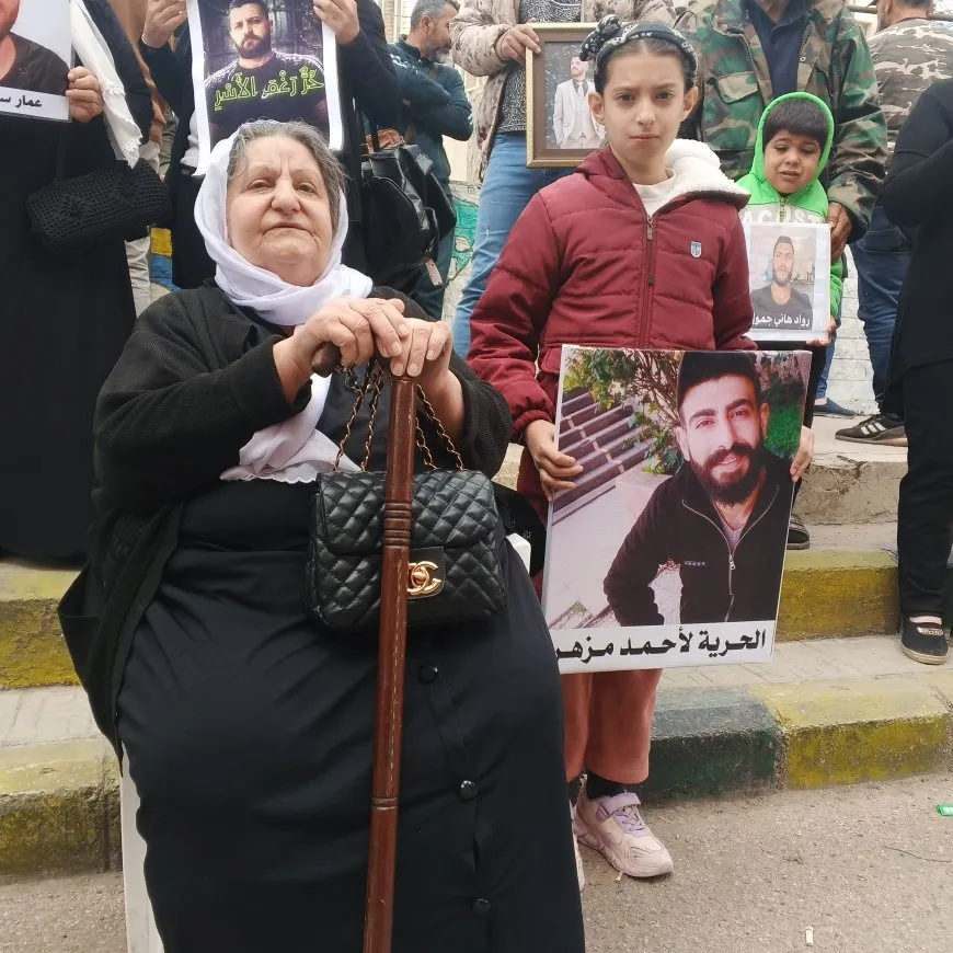 Las cuestiones de Suweyda resurgen: heridos y familias de desaparecidos encabezan protestas populares