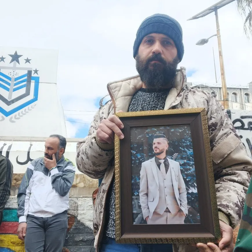 Las cuestiones de Suweyda resurgen: heridos y familias de desaparecidos encabezan protestas populares