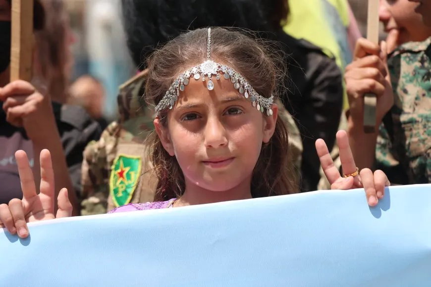 Marcha en Qamishlo apoya a las YPJ y exige su representación en el Ministerio de Defensa