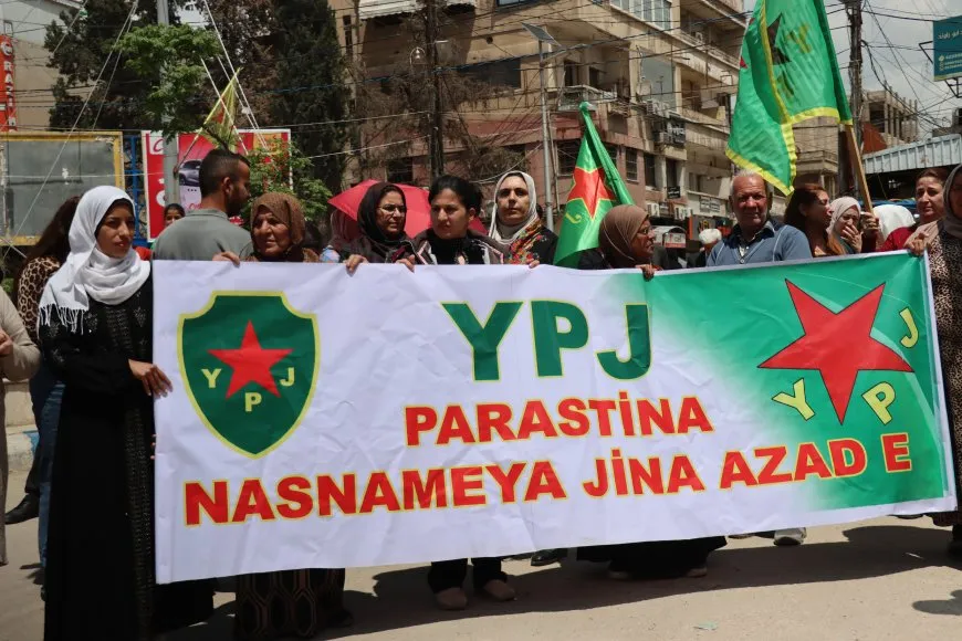 Marcha en Qamishlo apoya a las YPJ y exige su representación en el Ministerio de Defensa