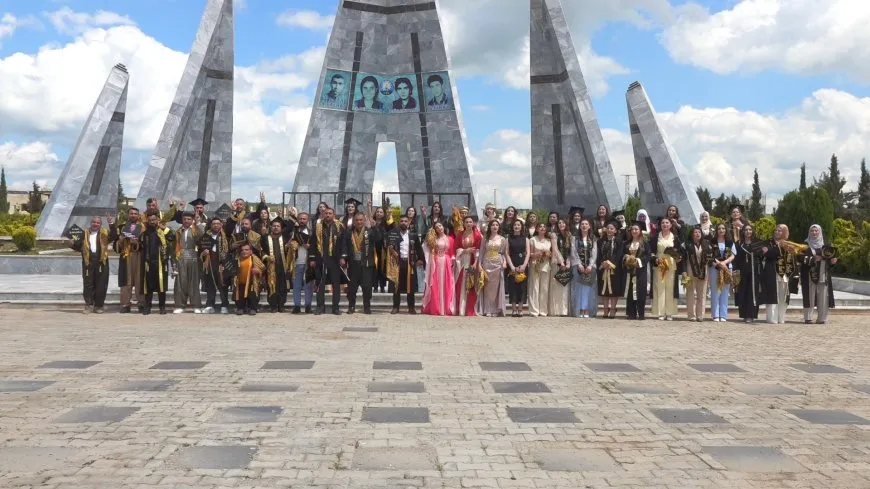Más de 60 estudiantes se gradúan en la Universidad de Kobanê
