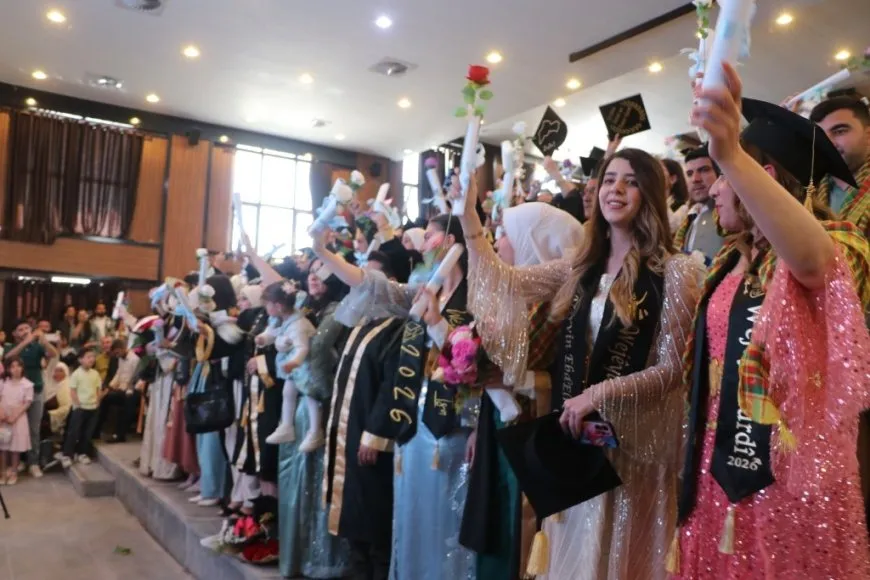 Más de 60 estudiantes se gradúan en la Universidad de Kobanê