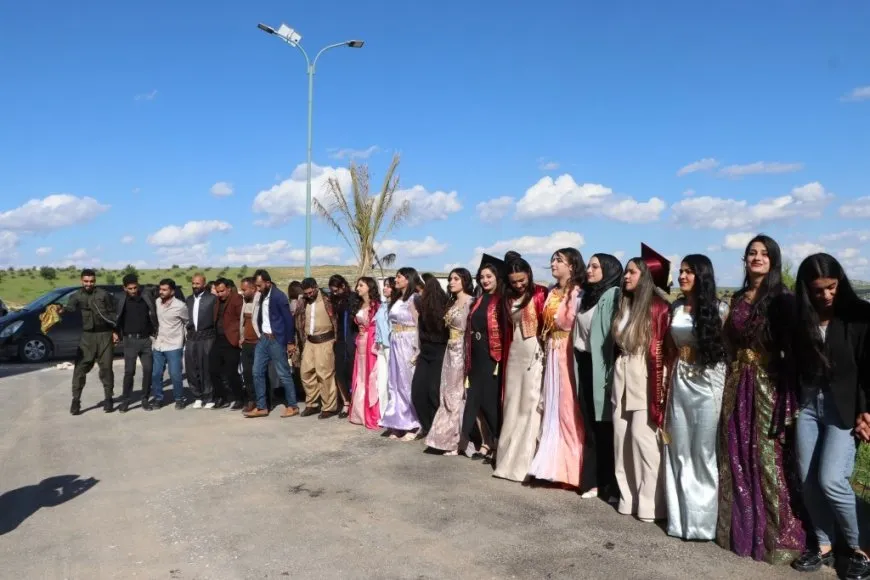 Más de 60 estudiantes se gradúan en la Universidad de Kobanê