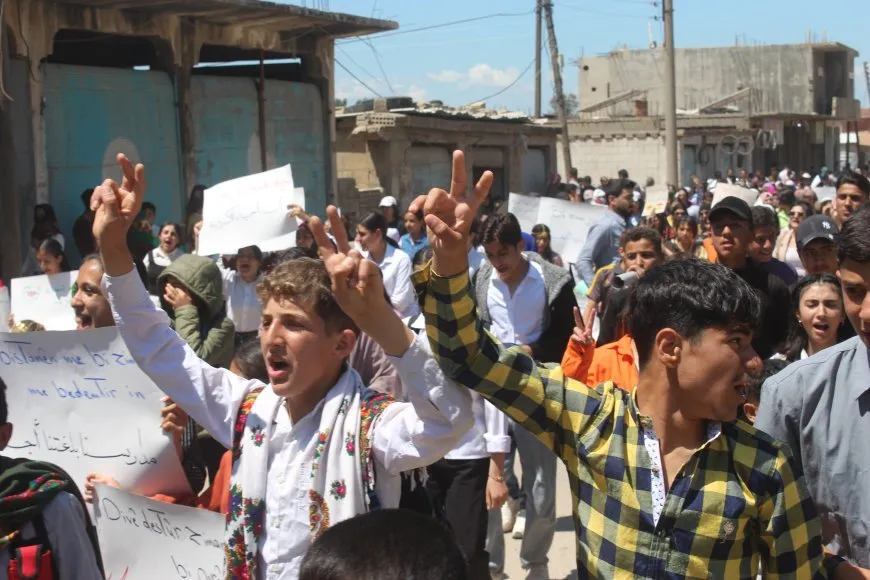 Los residentes de Çil Agha exigen el reconocimiento oficial del idioma kurdo en la constitución siria