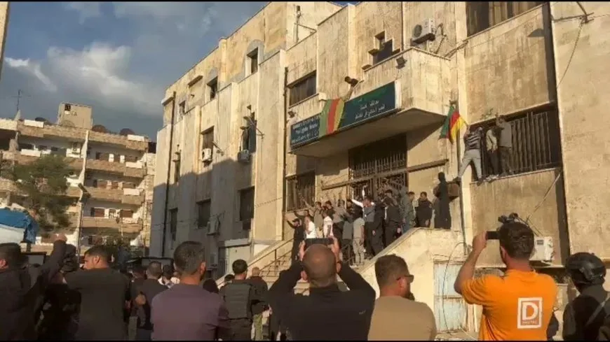 Protesta en Qamishlo por la exclusión del idioma kurdo de los carteles oficiales