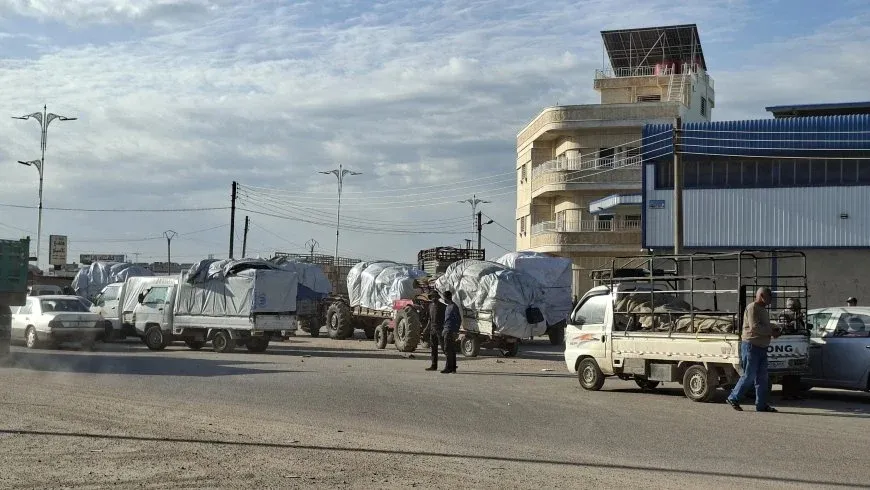  Un nuevo grupo de personas desplazadas de Afrin parte de Qamishlo