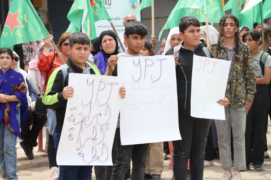 Dos  manifestaciones en Qamishlo y Amuda apoyan a YPJ