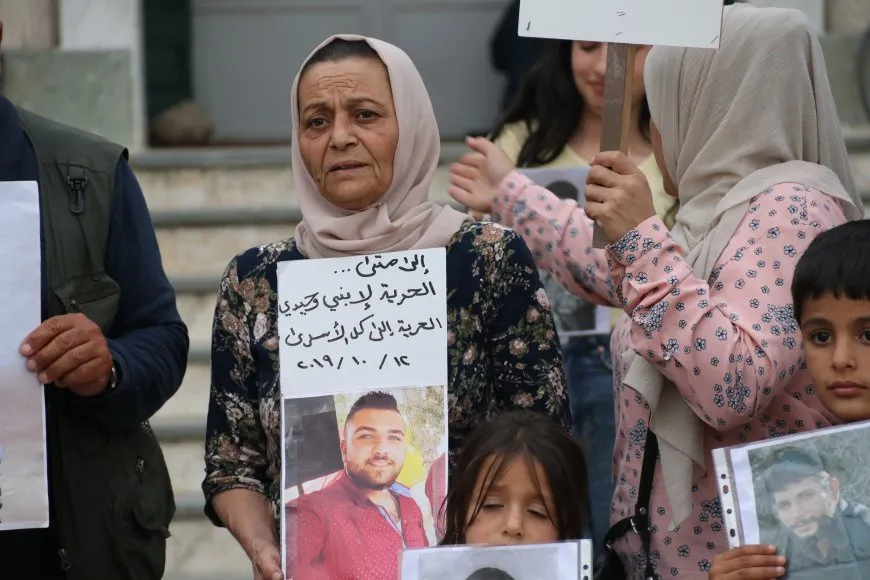 Protesta en Qamishlo exige la liberación de los prisioneros