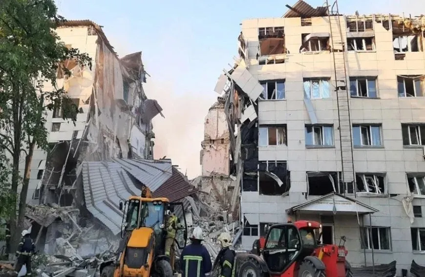 Un edificio educativo es atacado en el este de Ucrania: hay víctimas