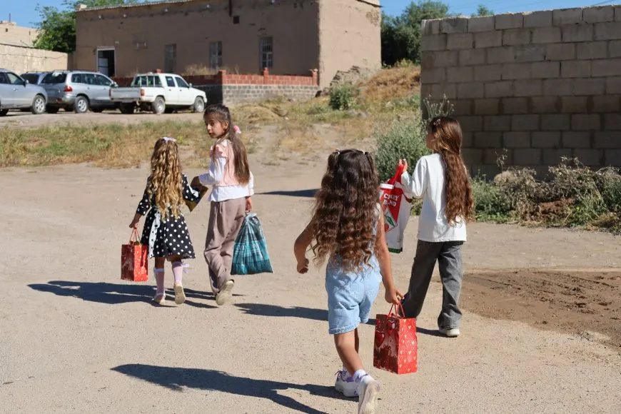 La alegría de los niños llena las calles de Rojava en Eid al-Adha en medio de una atmósfera de deleite
