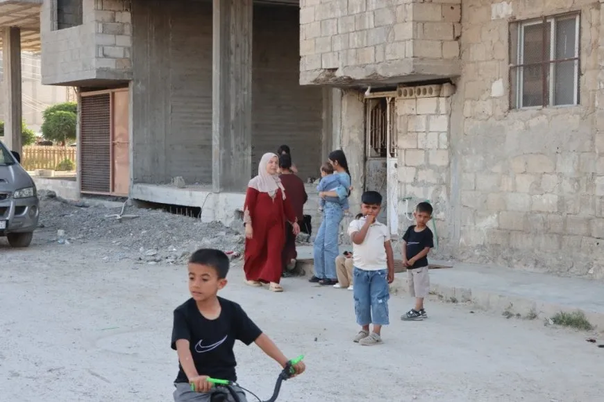 Distribuyen carne entre las familias y los hijos de los mártires en Kobanê