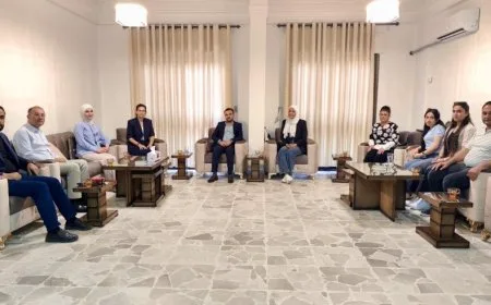 Ilham Ahmad y el Secretario General de la Alianza Nacional Democrática Siria se reúnen en Alepo