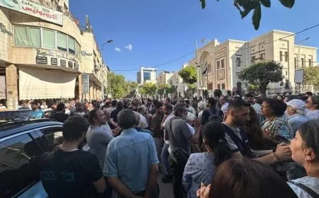 Manifestación “Ley y Dignidad” frente al Parlamento sirio