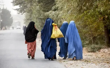 Los talibanes arrestan a mujeres con el pretexto de violar las reglas del hiyab