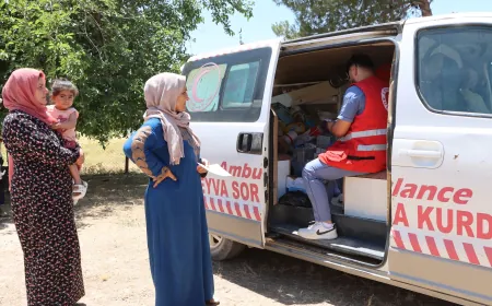 La Media Luna Roja del Kurdistán mantiene sus servicios mediante una clínica móvil en Jazira