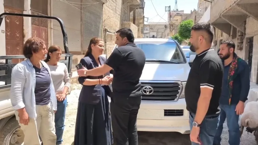 Ilham Ahmed visita el barrio de Sheikh Maqsoud en Alepo