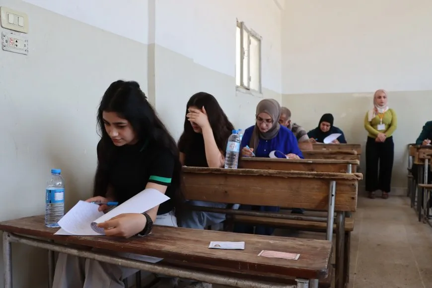 Continúan los exámenes de 9.º y 12.º grado