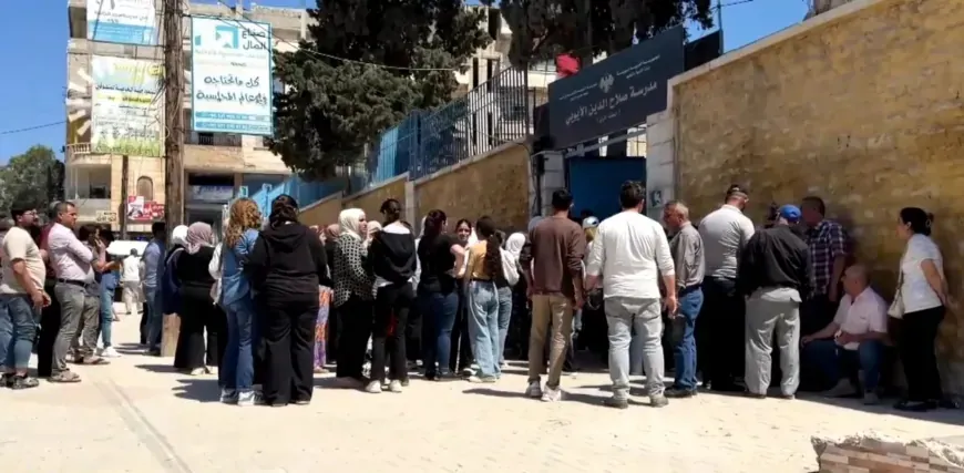  Miles de estudiantes que regresan a Afrin quedan fuera de los exámenes