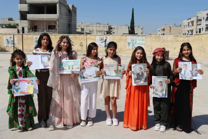 27.598 estudiantes en Kobani reciben certificados de fin de año
