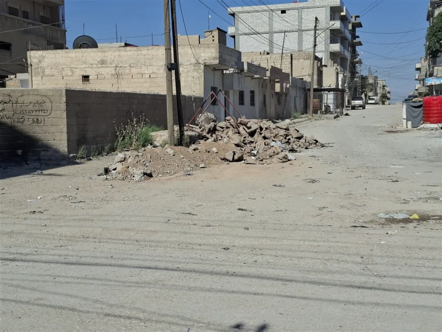La acumulación de materiales de construcción empeora la crisis de tráfico en Hasakah