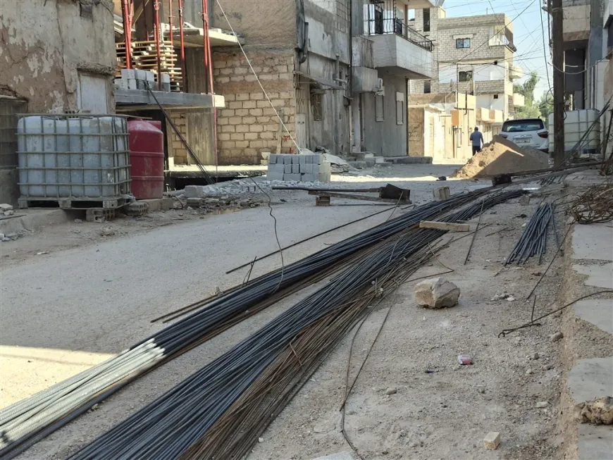La acumulación de materiales de construcción empeora la crisis de tráfico en Hasakah
