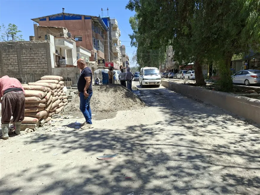 La acumulación de materiales de construcción empeora la crisis de tráfico en Hasakah