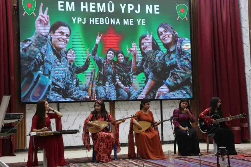 Kobanê acoge un acto artístico en apoyo a las YPJ