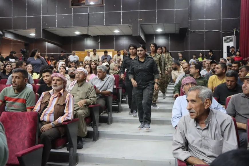 Kobanê acoge un acto artístico en apoyo a las YPJ