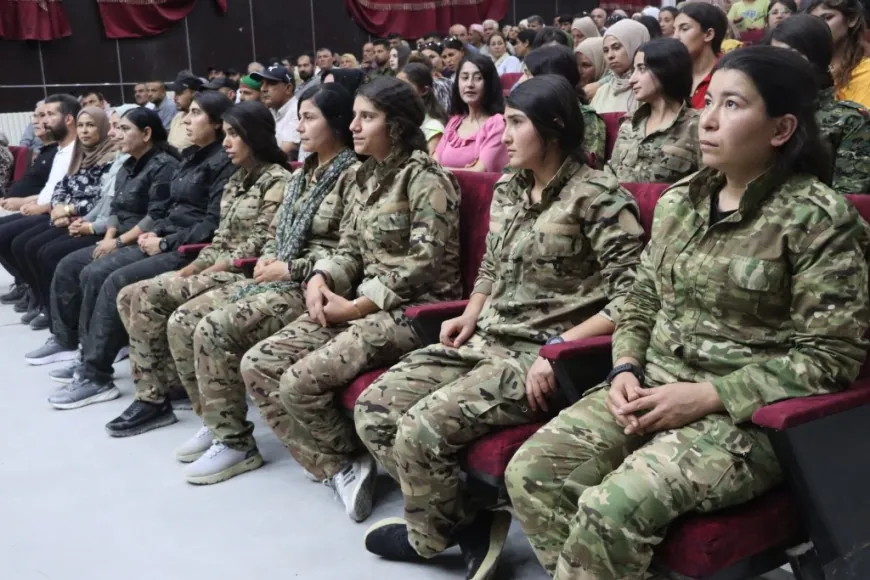 Kobanê acoge un acto artístico en apoyo a las YPJ