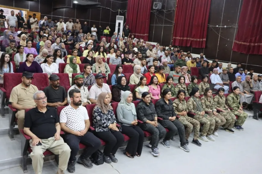 Kobanê acoge un acto artístico en apoyo a las YPJ