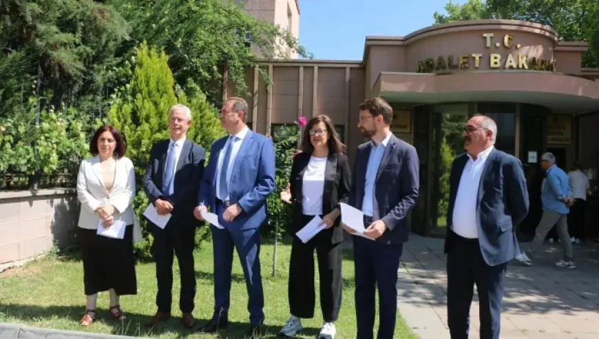 La Delegación de Imrali recibe a la Izquierda Unitaria Europea