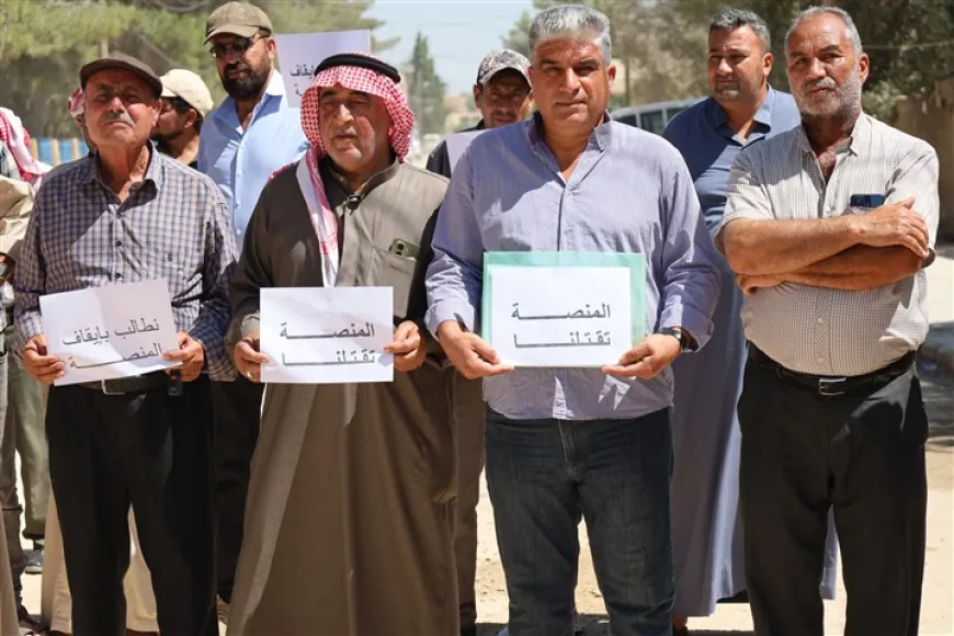 Los agricultores de Tel Tamr protestan contra el nuevo sistema de entrega de trigo