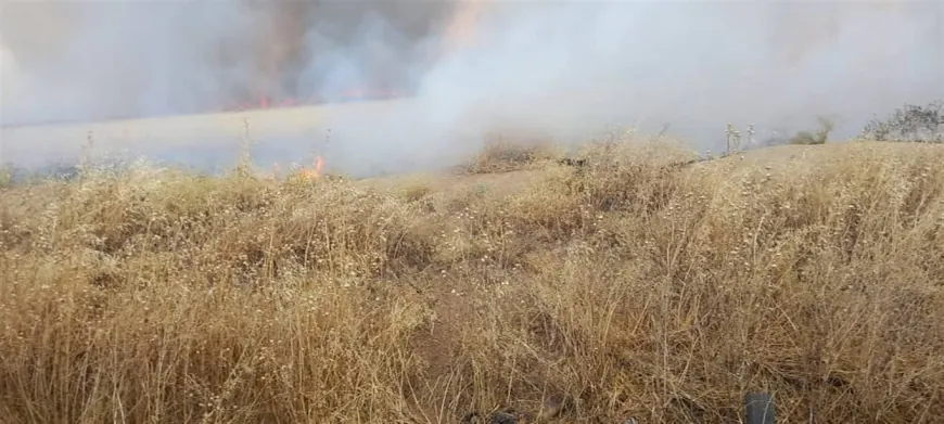 Incendio en las bases turcas y los cultivos en la zona rural de Zirgan