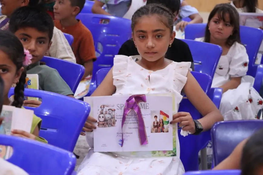 Premian a hijos de mártires por su éxito académico