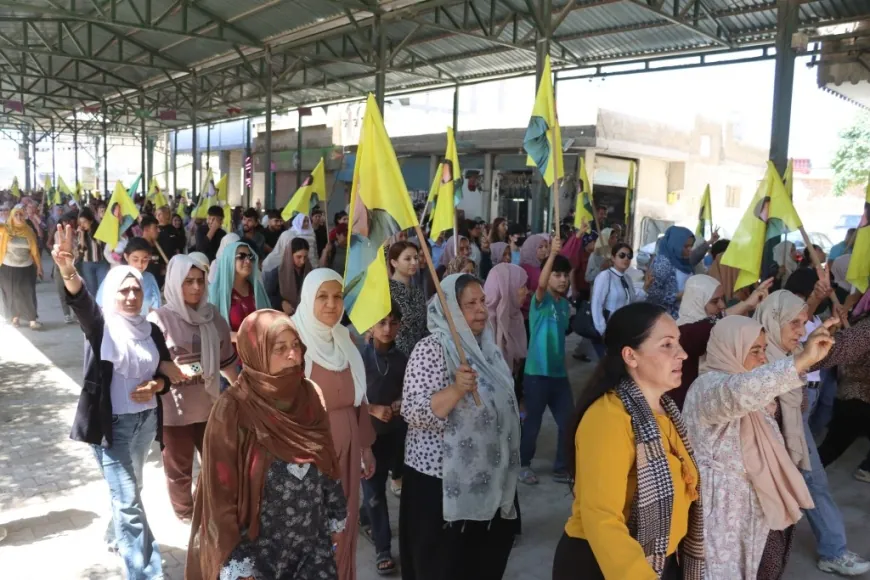 Mitin masivo en Kobani exigiendo la libertad física de Abdullah Ocalan