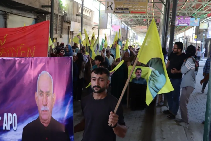 Mitin masivo en Kobani exigiendo la libertad física de Abdullah Ocalan