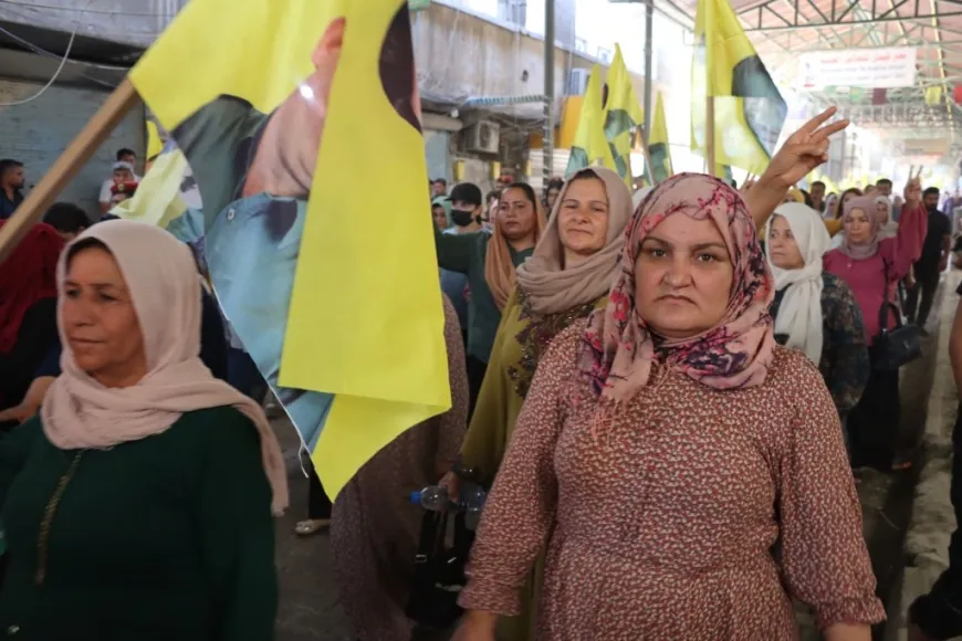 Mitin masivo en Kobani exigiendo la libertad física de Abdullah Ocalan