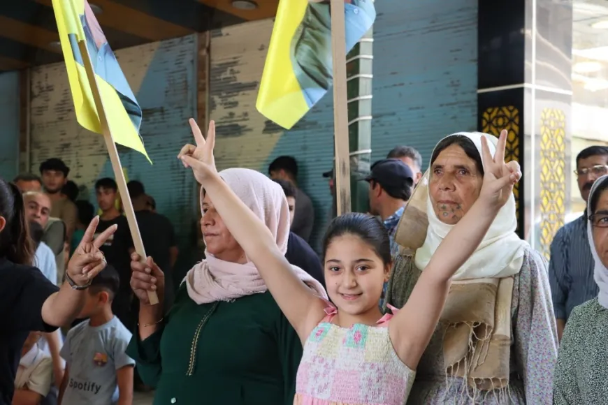Mitin masivo en Kobani exigiendo la libertad física de Abdullah Ocalan