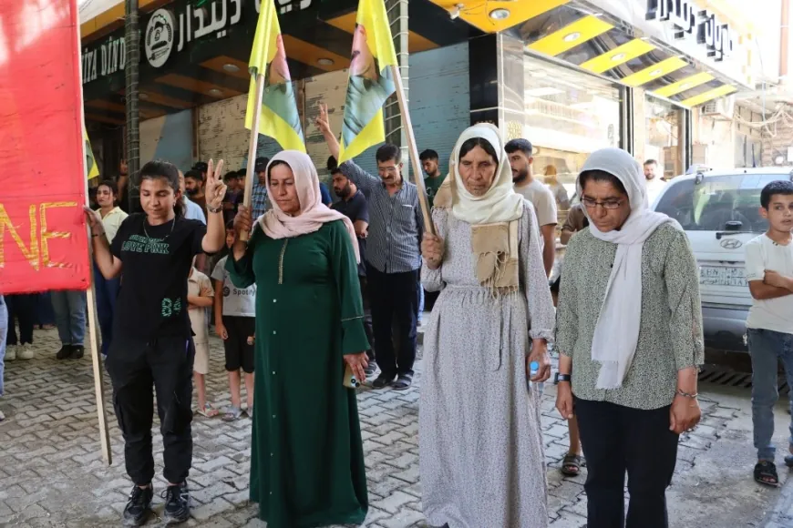 Mitin masivo en Kobani exigiendo la libertad física de Abdullah Ocalan