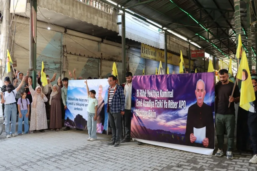 Mitin masivo en Kobani exigiendo la libertad física de Abdullah Ocalan