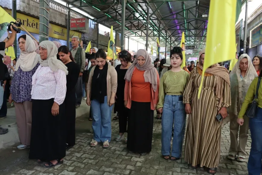 Mitin masivo en Kobani exigiendo la libertad física de Abdullah Ocalan
