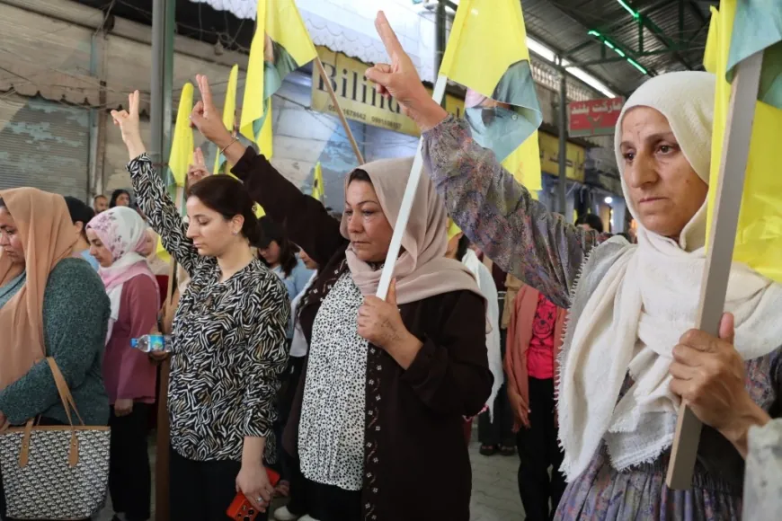 Mitin masivo en Kobani exigiendo la libertad física de Abdullah Ocalan