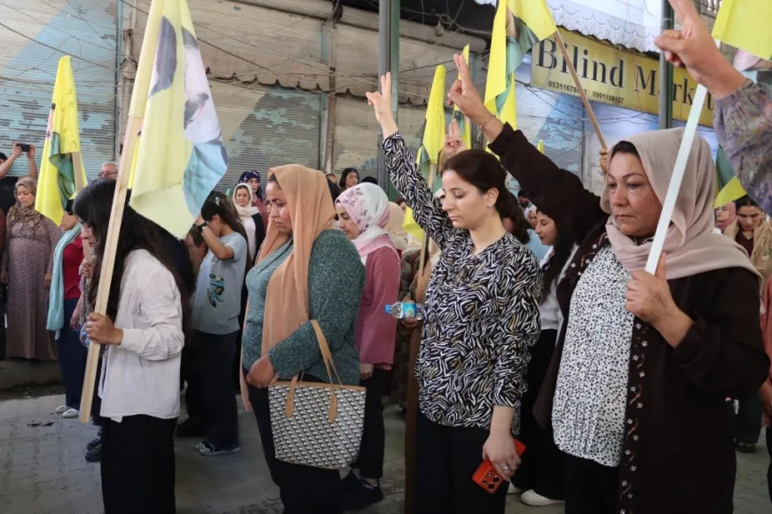 Mitin masivo en Kobani exigiendo la libertad física de Abdullah Ocalan