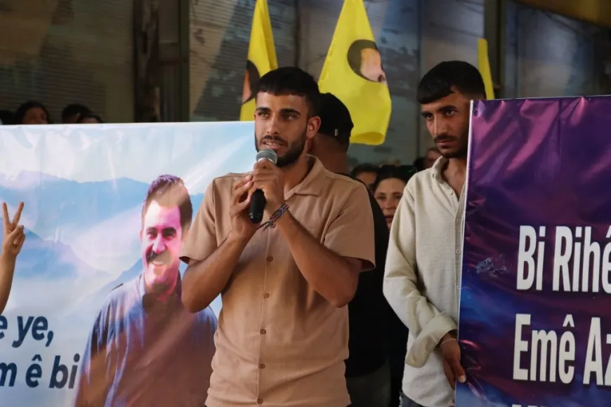 Mitin masivo en Kobani exigiendo la libertad física de Abdullah Ocalan