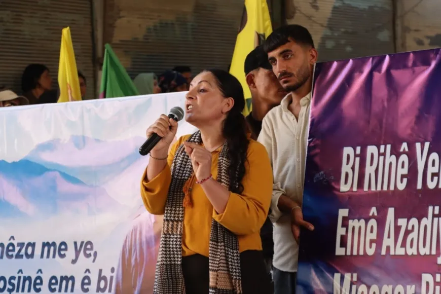 Mitin masivo en Kobani exigiendo la libertad física de Abdullah Ocalan