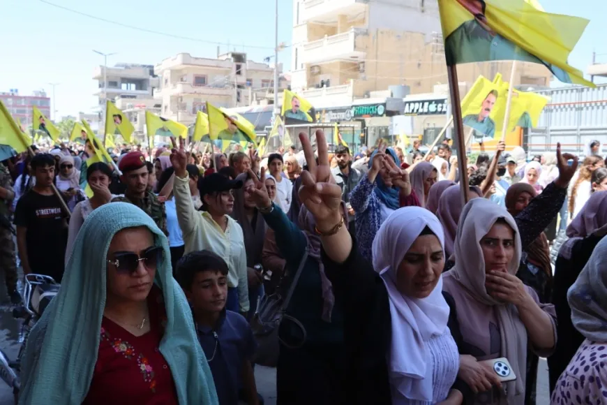 Mitin masivo en Kobani exigiendo la libertad física de Abdullah Ocalan