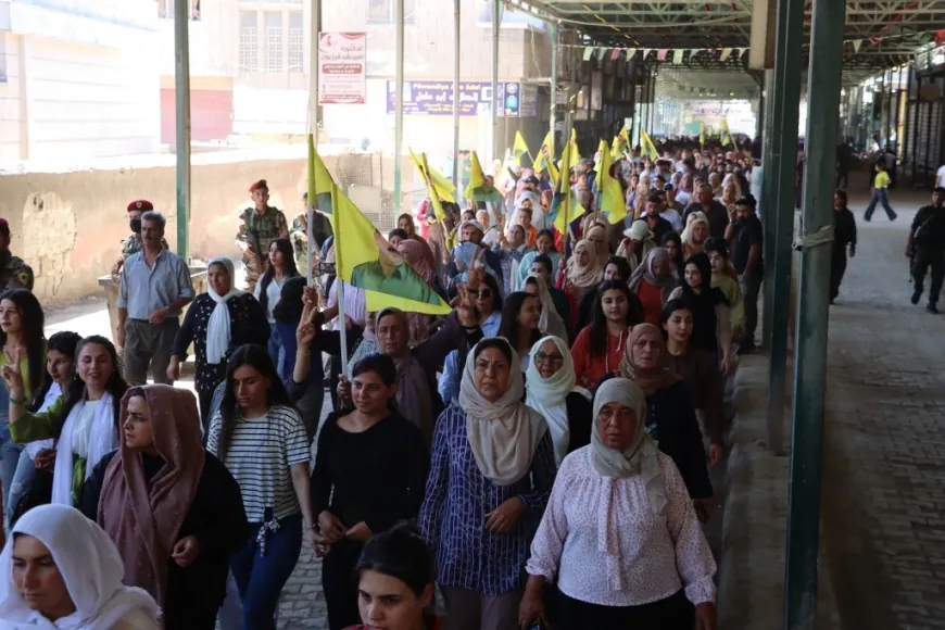 Mitin masivo en Kobani exigiendo la libertad física de Abdullah Ocalan